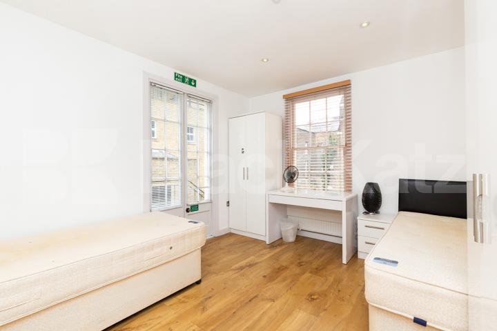 			LOCATION LOCATION LOCATION !!!, 4 Bedroom, 1 bath, 1 reception Apartment			 BYNG PLACE WC1E, RUSSELL SQUARE - EUSTON - FITZROVIA 